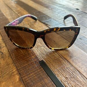 Betsey Johnson Tortoise Shell Cat-Eye Sunglasses 10256088.LTS YJ/11/19